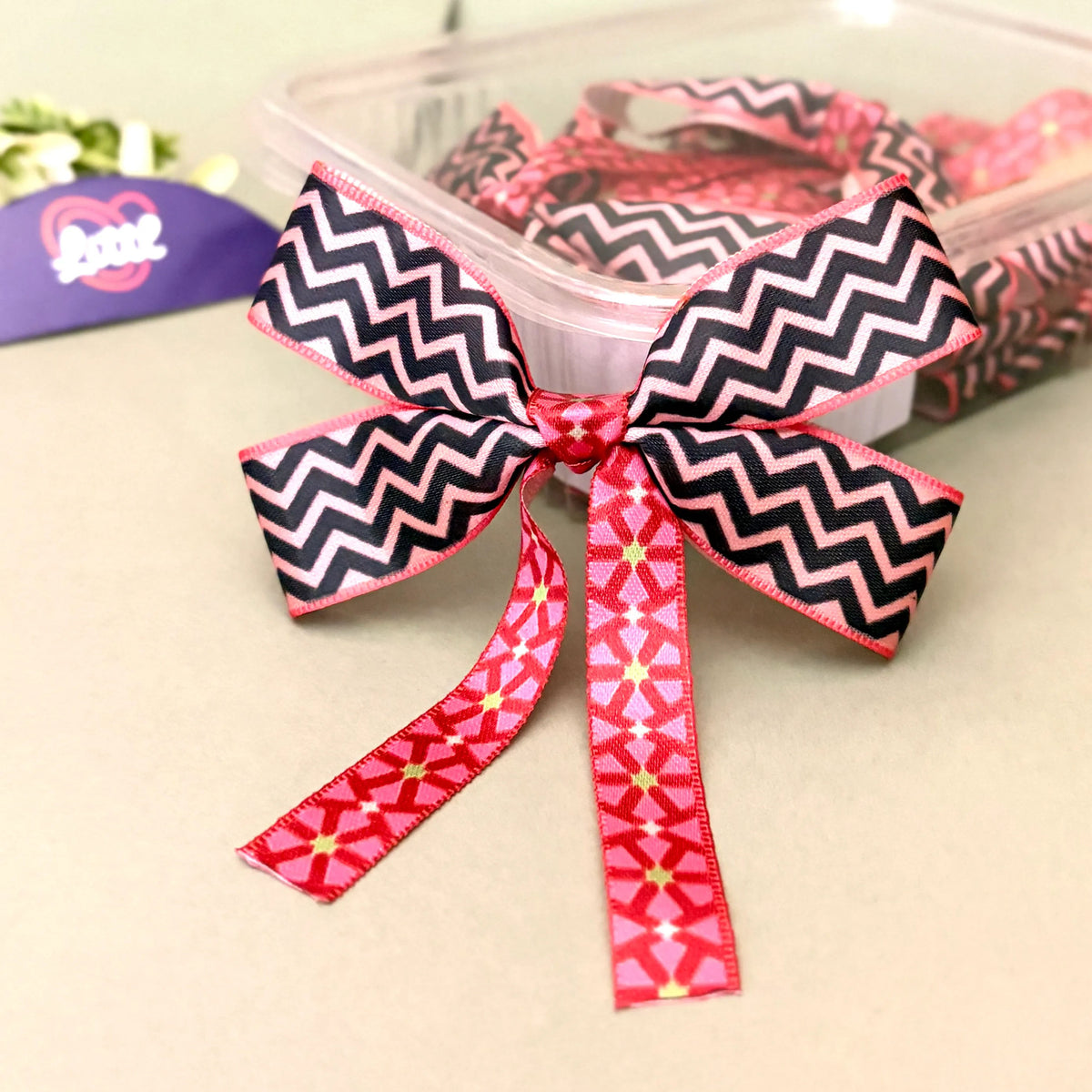 Zigzag Blush Black – Ready-Made Satin Bows, Pack of 10   Littl